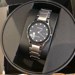 Women's Mickey Mouse Diamond-Accent Bracelet Watch